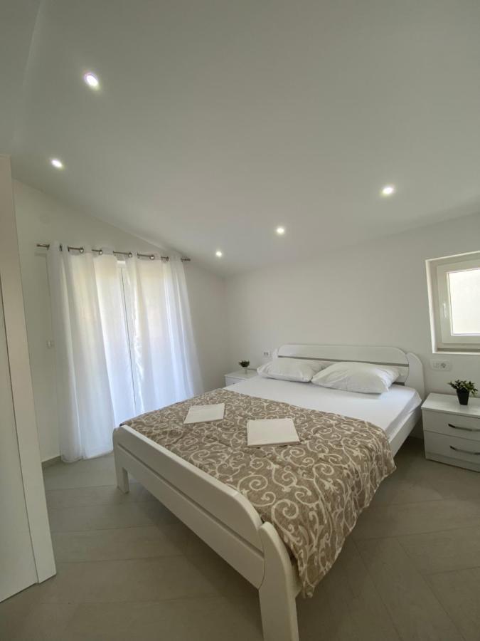 Mavalux Apartments Tivat Buitenkant foto
